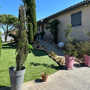 comme-a-la-maison-pusignan.hotels-rhonealpes.com/